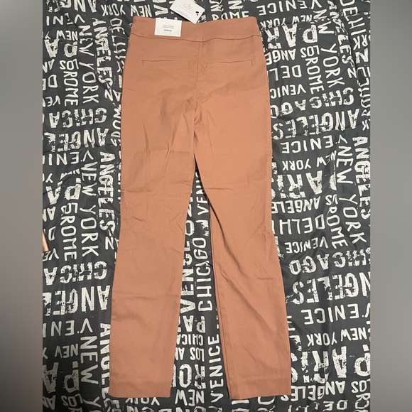 Camber & Grace Cropped Leggingg/Work Pant - Picture 3 of 4